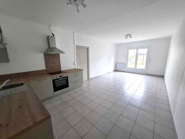 Ensemble immobilier rénové Deux maisons et un garage loués, revenus immédiats