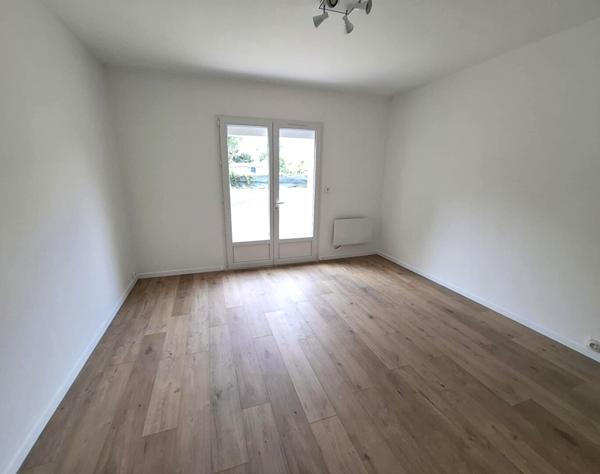 Ensemble immobilier rénové Deux maisons et un garage loués, revenus immédiats
