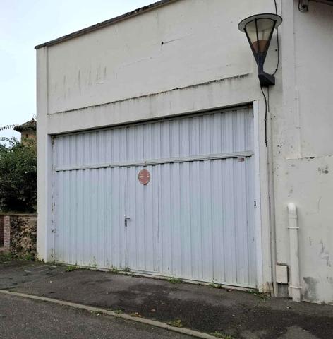Ensemble immobilier rénové Deux maisons et un garage loués, revenus immédiats