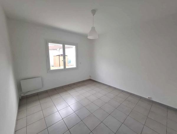 Ensemble immobilier rénové Deux maisons et un garage loués, revenus immédiats