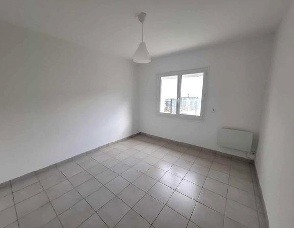 Ensemble immobilier rénové Deux maisons et un garage loués, revenus immédiats