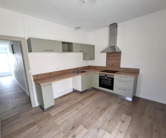 Ensemble immobilier rénové Deux maisons et un garage loués, revenus immédiats