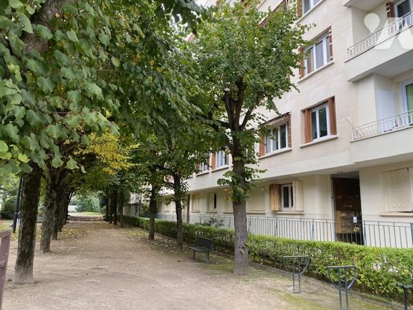 Appartement à Vendre à Enghien-les-Bains (95880) en Val-d'Oise (95), T3, 57 m2 entièrement refait