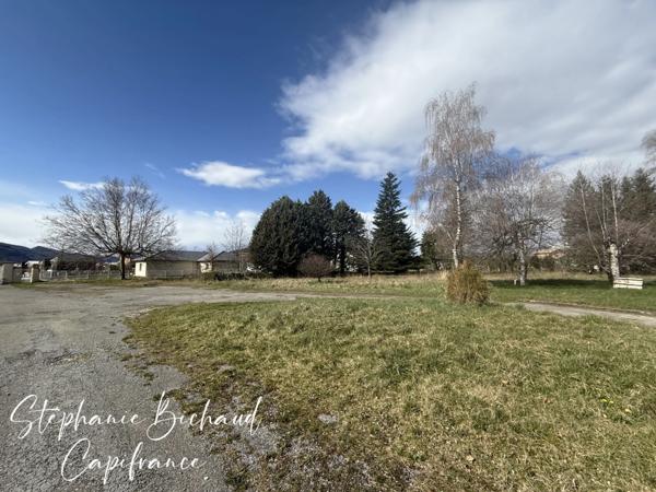 Terrain à vendre de 5 260,00 m² LA BATIE NEUVE (05)