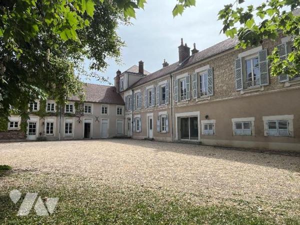 A VENDRE à AUXERRE (89000), en centre-ville, UNE PROPRIETE (actuellement utilisée comme locaux ...