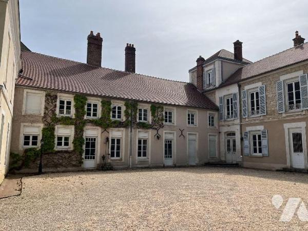 A VENDRE à AUXERRE (89000), en centre-ville, UNE PROPRIETE (actuellement utilisée comme locaux ...