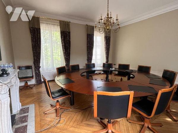 A VENDRE à AUXERRE (89000), en centre-ville, UNE PROPRIETE (actuellement utilisée comme locaux ...