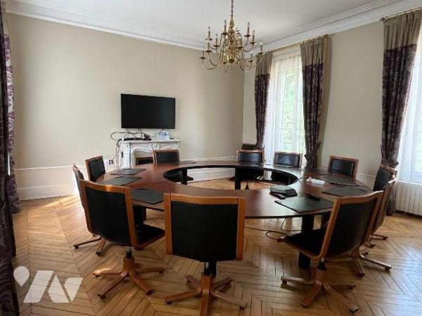 A VENDRE à AUXERRE (89000), en centre-ville, UNE PROPRIETE (actuellement utilisée comme locaux ...