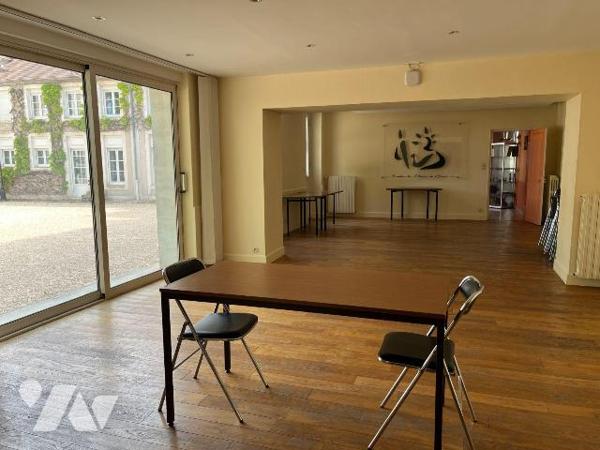 A VENDRE à AUXERRE (89000), en centre-ville, UNE PROPRIETE (actuellement utilisée comme locaux ...