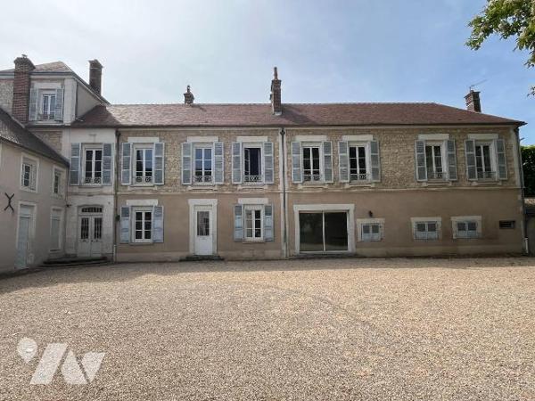 A VENDRE à AUXERRE (89000), en centre-ville, UNE PROPRIETE (actuellement utilisée comme locaux ...