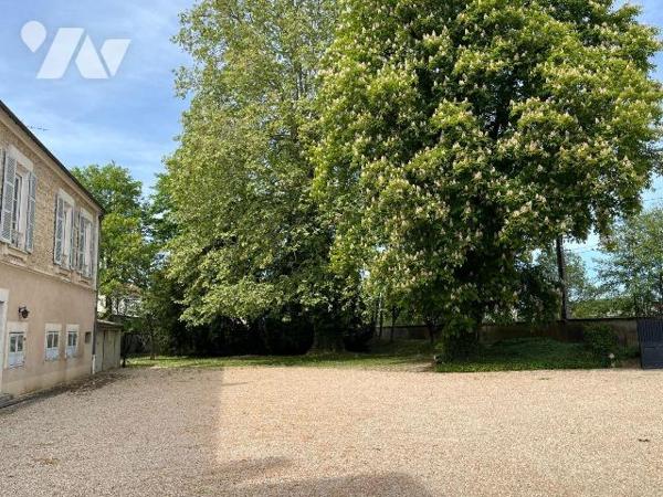 A VENDRE à AUXERRE (89000), en centre-ville, UNE PROPRIETE (actuellement utilisée comme locaux ...