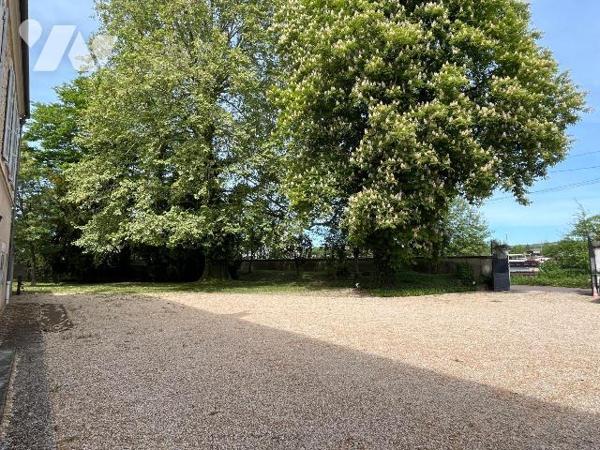 A VENDRE à AUXERRE (89000), en centre-ville, UNE PROPRIETE (actuellement utilisée comme locaux ...