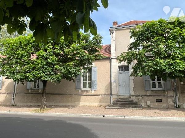 A VENDRE à AUXERRE (89000), en centre-ville, UNE PROPRIETE (actuellement utilisée comme locaux ...