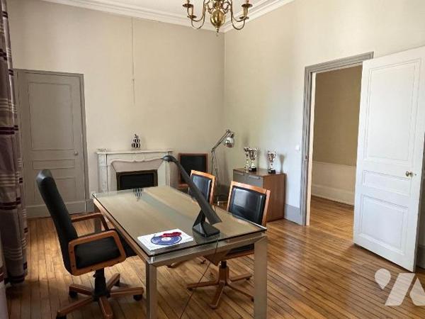 A VENDRE à AUXERRE (89000), en centre-ville, UNE PROPRIETE (actuellement utilisée comme locaux ...