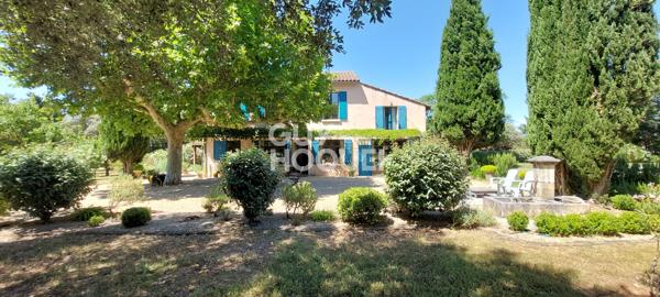Rare et authentique - Mas de 214 m² - 5 chambres - Piscine - Terrain 1.7 ha