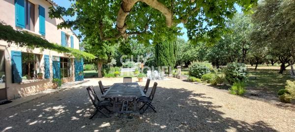 Rare et authentique - Mas de 214 m² - 5 chambres - Piscine - Terrain 1.7 ha