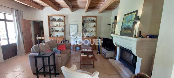 Rare et authentique - Mas de 214 m² - 5 chambres - Piscine - Terrain 1.7 ha