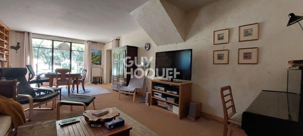 Rare et authentique - Mas de 214 m² - 5 chambres - Piscine - Terrain 1.7 ha