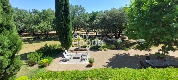 Rare et authentique - Mas de 214 m² - 5 chambres - Piscine - Terrain 1.7 ha