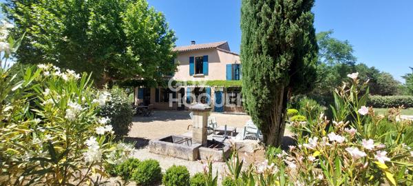 Rare et authentique - Mas de 214 m² - 5 chambres - Piscine - Terrain 1.7 ha