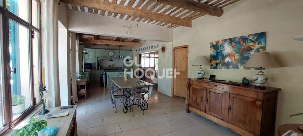 Rare et authentique - Mas de 214 m² - 5 chambres - Piscine - Terrain 1.7 ha
