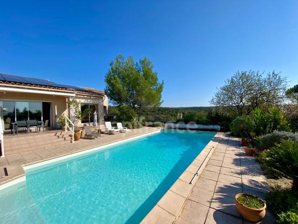 À vendre – Propriété avec vue panoramique et dépendance en pierre, à 5 min d’Uzès