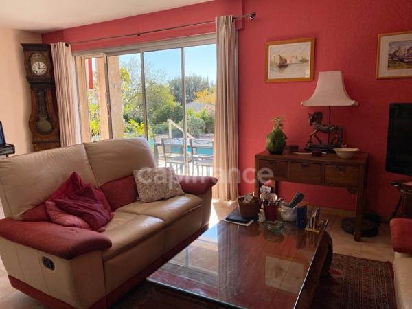 À vendre – Propriété avec vue panoramique et dépendance en pierre, à 5 min d’Uzès