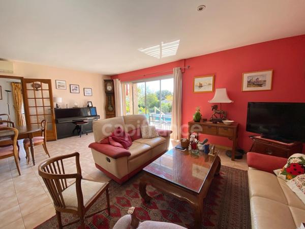 À vendre – Propriété avec vue panoramique et dépendance en pierre, à 5 min d’Uzès