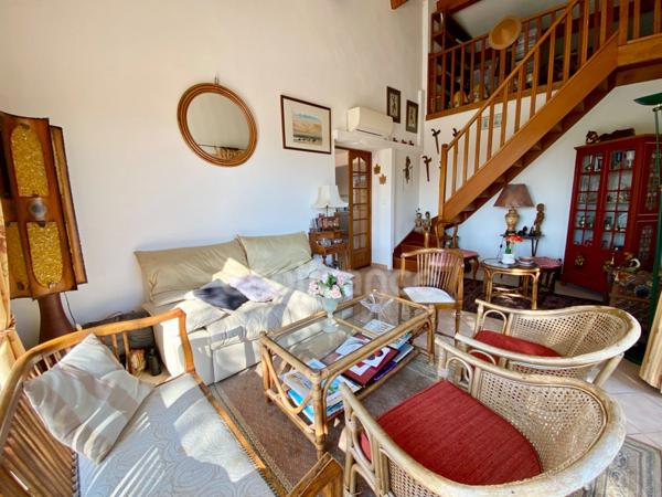 À vendre – Propriété avec vue panoramique et dépendance en pierre, à 5 min d’Uzès