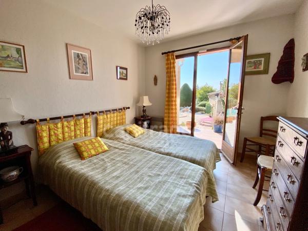 À vendre – Propriété avec vue panoramique et dépendance en pierre, à 5 min d’Uzès