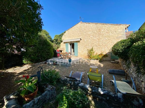 À vendre – Propriété avec vue panoramique et dépendance en pierre, à 5 min d’Uzès