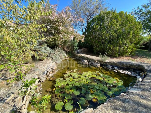 À vendre – Propriété avec vue panoramique et dépendance en pierre, à 5 min d’Uzès