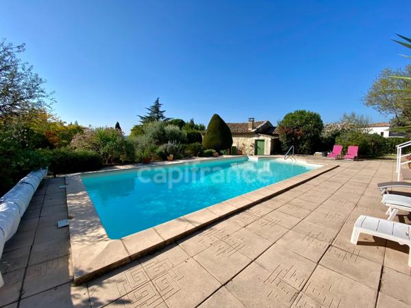 À vendre – Propriété avec vue panoramique et dépendance en pierre, à 5 min d’Uzès