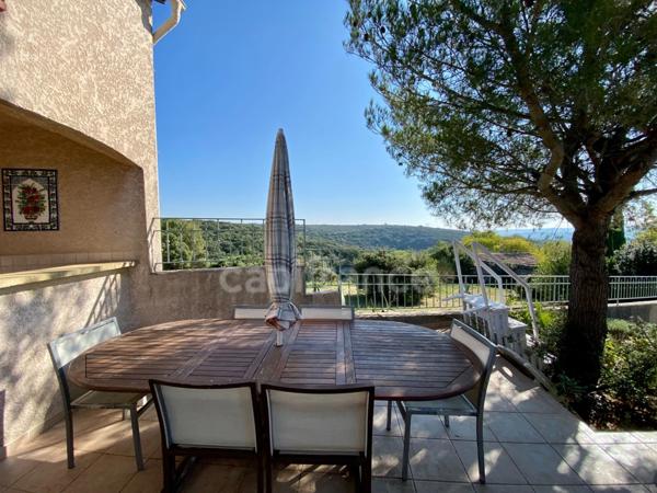 À vendre – Propriété avec vue panoramique et dépendance en pierre, à 5 min d’Uzès
