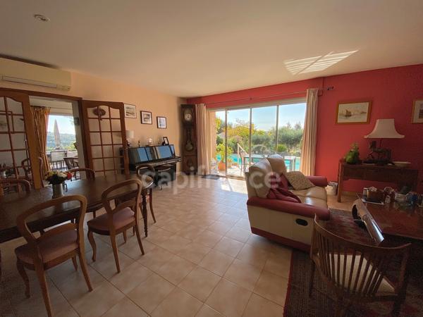 À vendre – Propriété avec vue panoramique et dépendance en pierre, à 5 min d’Uzès