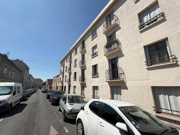 TYPE 1 situé à 200 mètres de la Place Luton