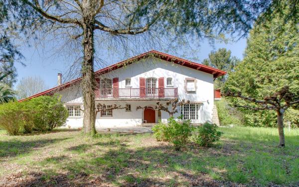 Maison à vendre    11 pièces • 315 m2 Saint-Pée-sur-Nivelle