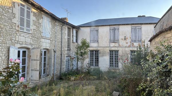 Ancien couvent coeur de ville Saint-Jean-d'Angély (17400)