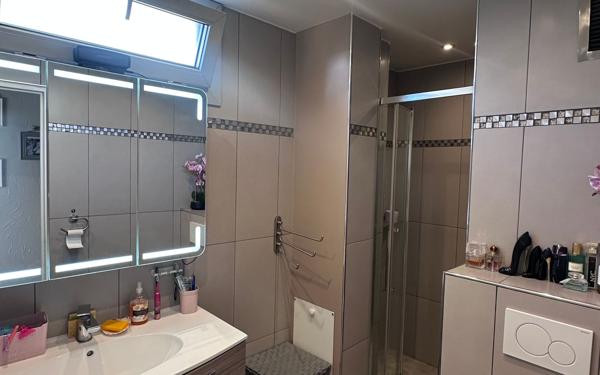 Appartement à vendre    3 pièces • 64,17 m2 Évry