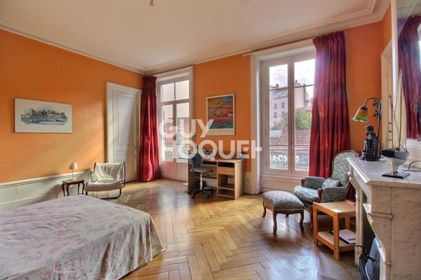 APPARTEMENT À LOUER DE 4 PIÈCES DE 117,27 M²
