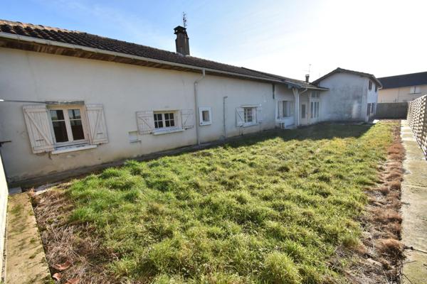 Située sur la commune de Feillens à proximité des commodités, maison individuelle à rénover possibilité de créer plusieurs logements
