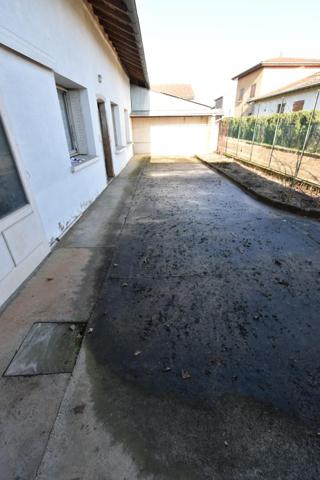 Située sur la commune de Feillens à proximité des commodités, maison individuelle à rénover possibilité de créer plusieurs logements