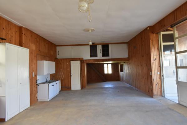 Située sur la commune de Feillens à proximité des commodités, maison individuelle à rénover possibilité de créer plusieurs logements