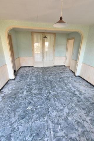 Située sur la commune de Feillens à proximité des commodités, maison individuelle à rénover possibilité de créer plusieurs logements