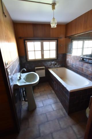 Située sur la commune de Feillens à proximité des commodités, maison individuelle à rénover possibilité de créer plusieurs logements