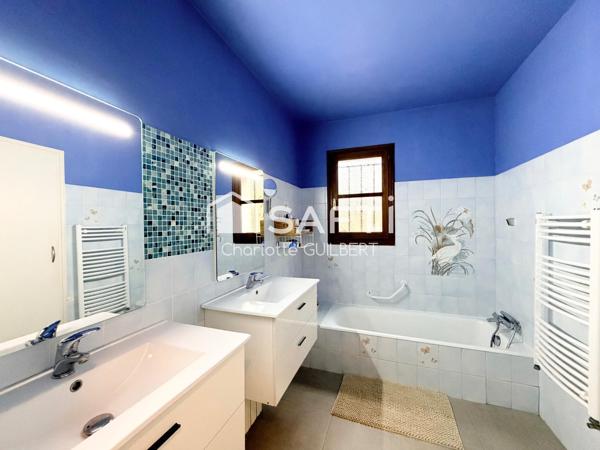 Maison, plain-pied, Quatre chambres avec piscine