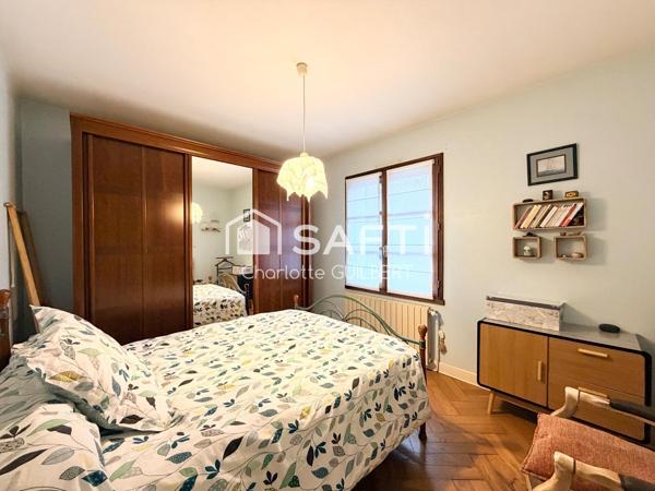 Maison, plain-pied, Quatre chambres avec piscine