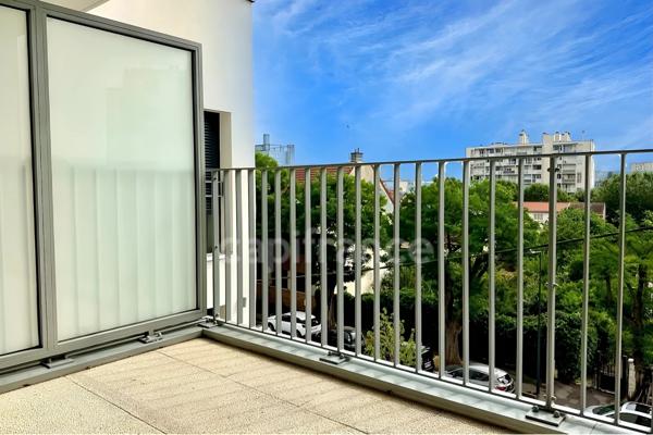Appartement à louer 2 pièces MONTREUIL (93) - très beau T2 moderne avec terrasse au pied du métro 11