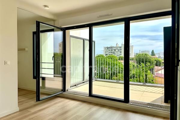 Appartement à louer 2 pièces MONTREUIL (93) - très beau T2 moderne avec terrasse au pied du métro 11