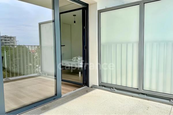 Appartement à louer 2 pièces MONTREUIL (93) - très beau T2 moderne avec terrasse au pied du métro 11